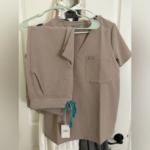 Figs set bone color NWT